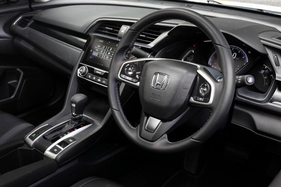 Торпедо Honda Civic VTi-S Sedan (FC) 2019 года  (AU) (фото 18 из 28)